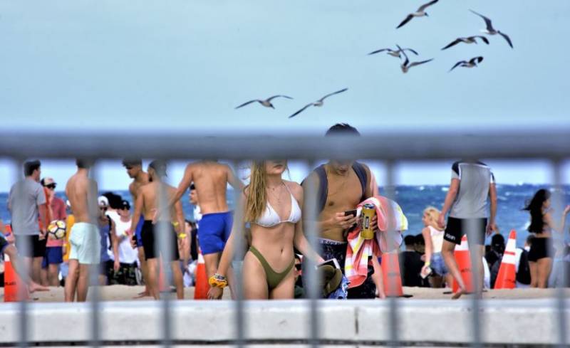 barbara curl share topless beaches in spain photos