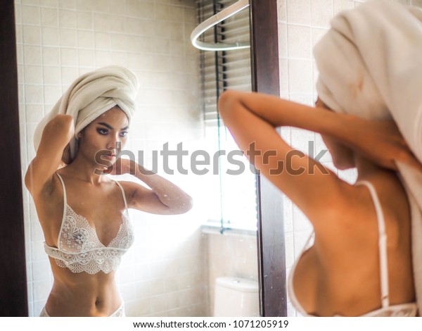 derryck coleman recommends sexy girl taking a shower pic