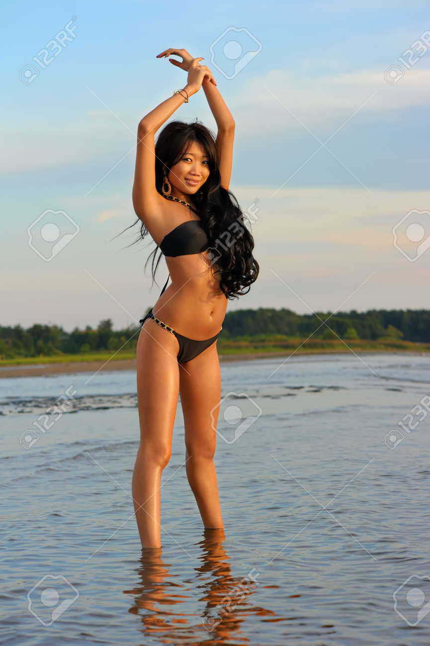 Asian Babes In Bikinis mee nude