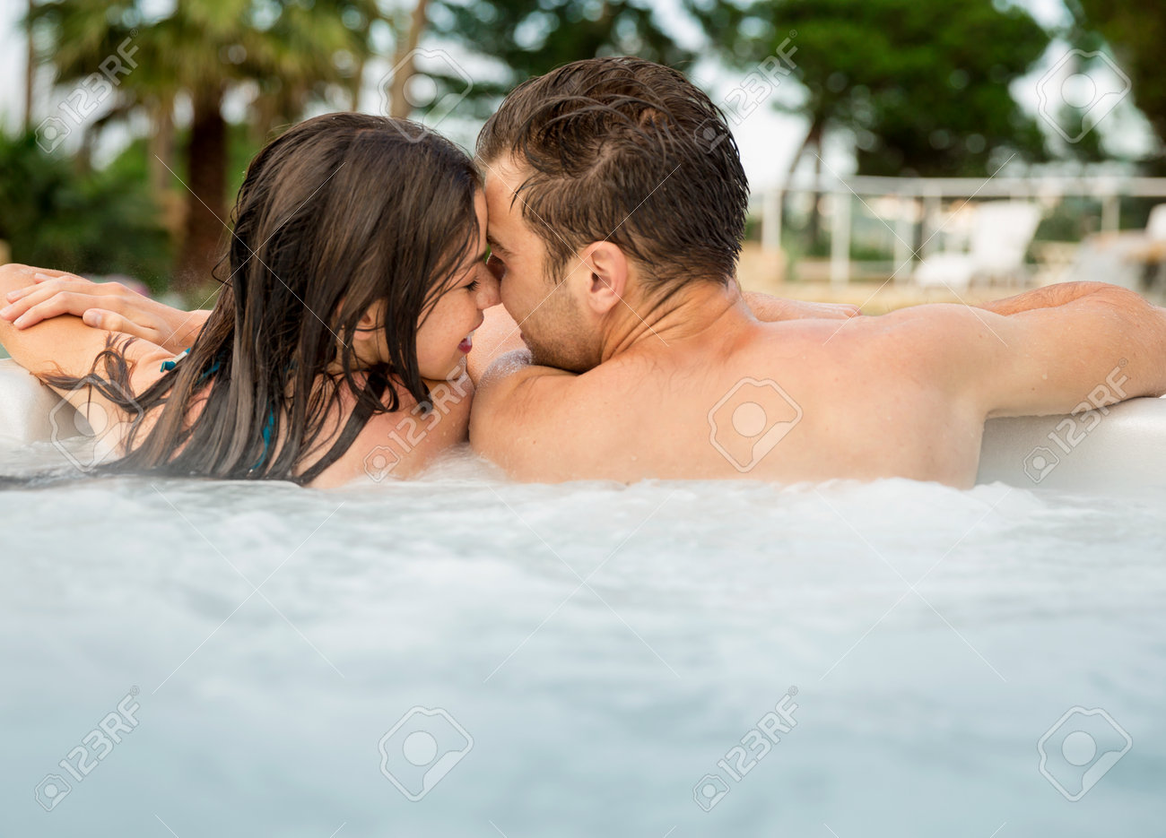 azad bd recommends Girls Kissing In Hot Tub