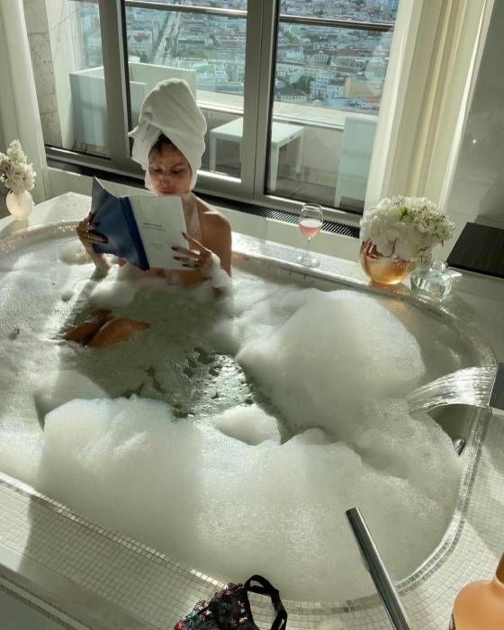 daphnee alexis recommends heidi klum in tub pic