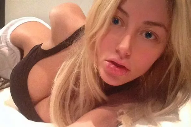 debbie marson recommends Hot Tits Selfie