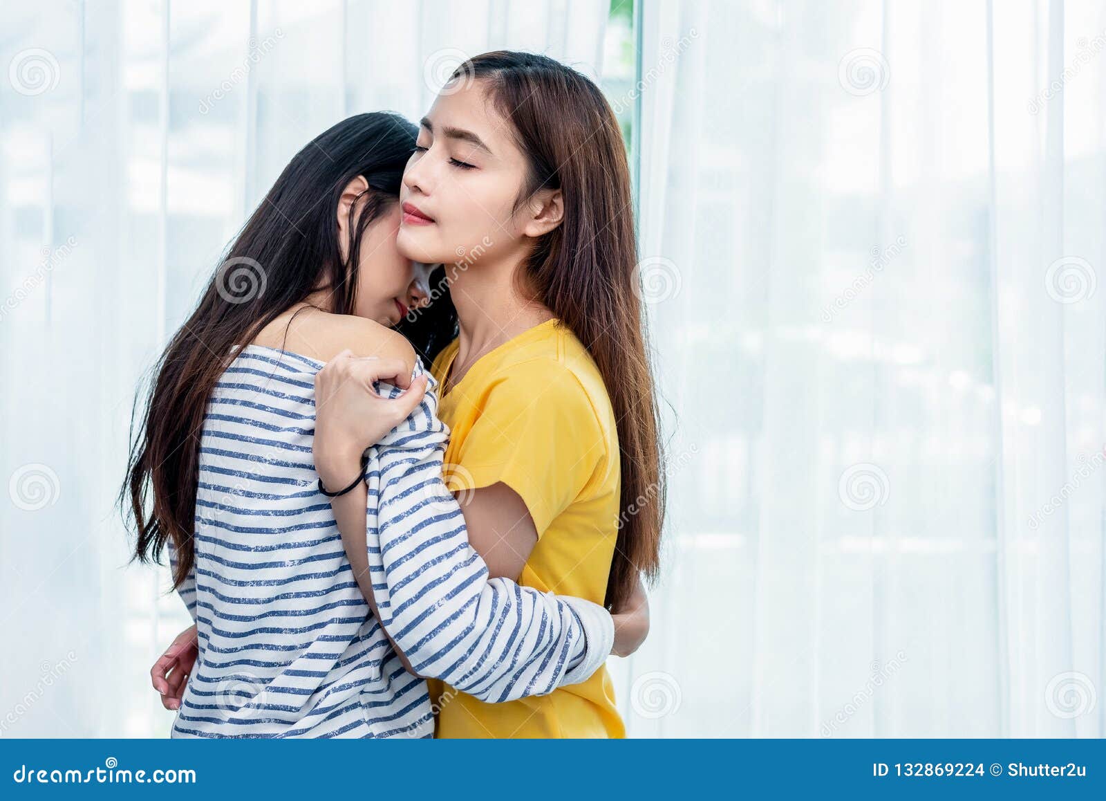clarissa ortiz share japanese lesbians kissing photos