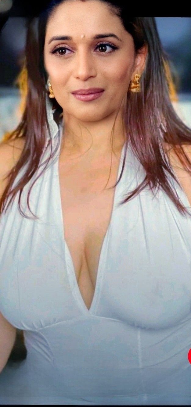 cherrie mckinney recommends kareena kapoor hot boobs pic