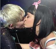 azah mansor recommends Katy Perry Lesbian Porn