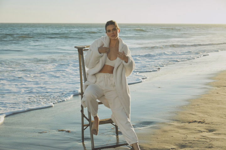 beena jadav recommends Kendall Jenner Beach Running