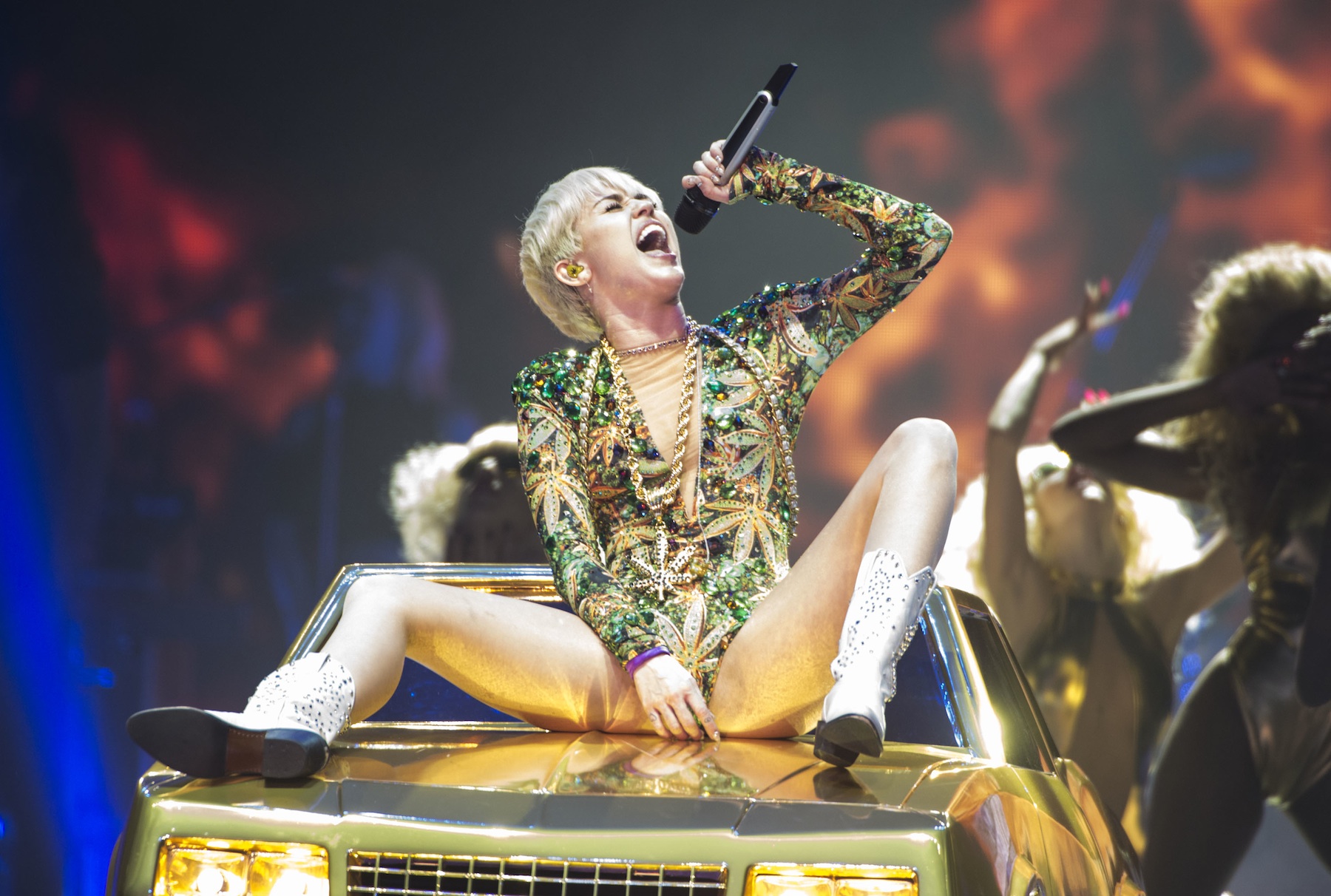 benz gonzales recommends miley cyrus dirty pics pic