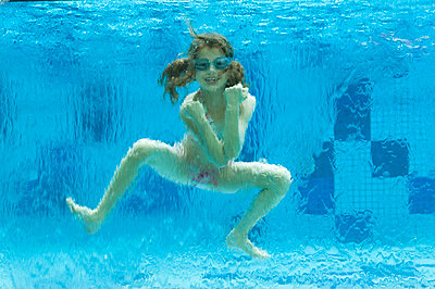 bill levay recommends naked girls swimming underwater pic