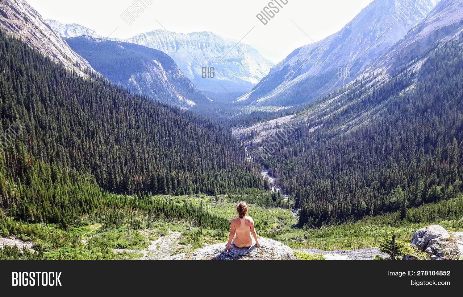 Naked Women In The Mountains fucks twink