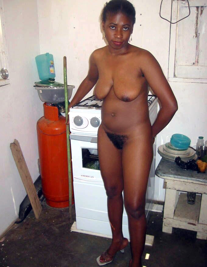 Nude Amatuer Black Women downblouse tits
