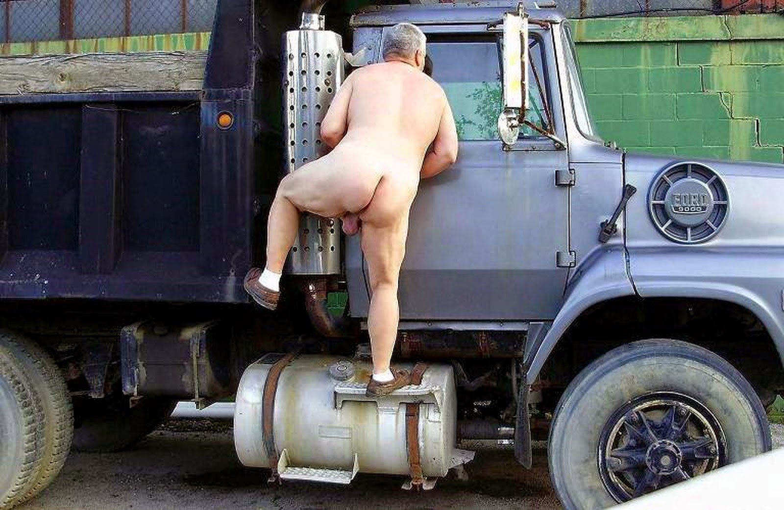 barry roscoe recommends nude female truck drivers pic