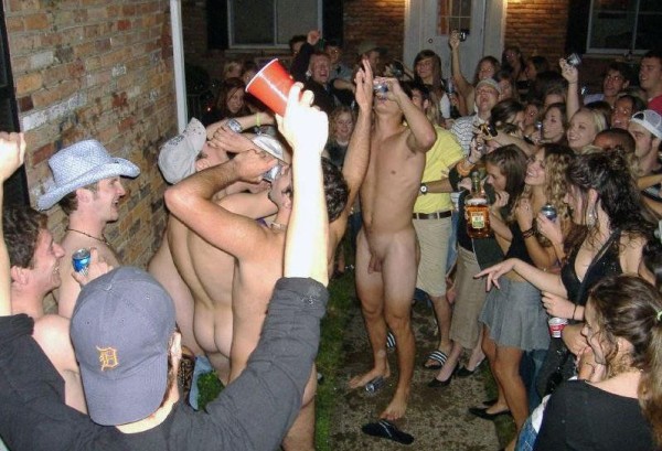 Nude Frat Party swinger paare