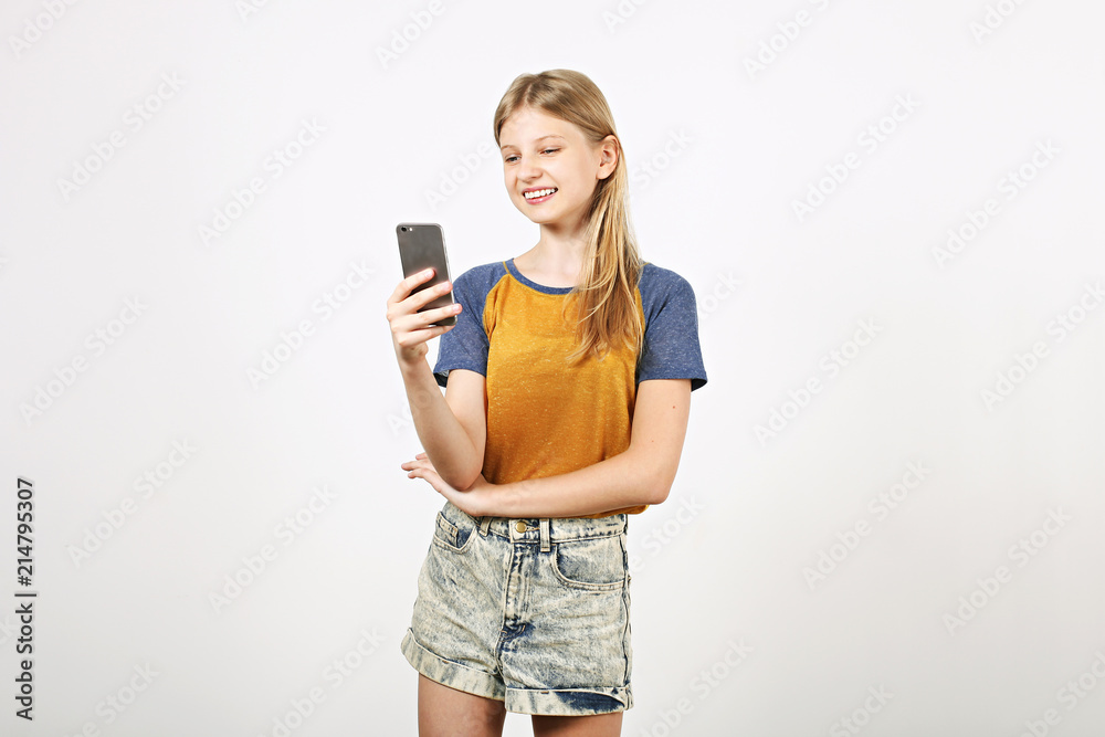 courtney klosterman recommends perfect girl mobile phone pic