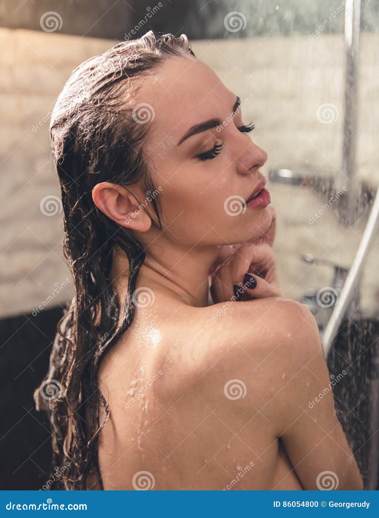 pictures of girls in the shower