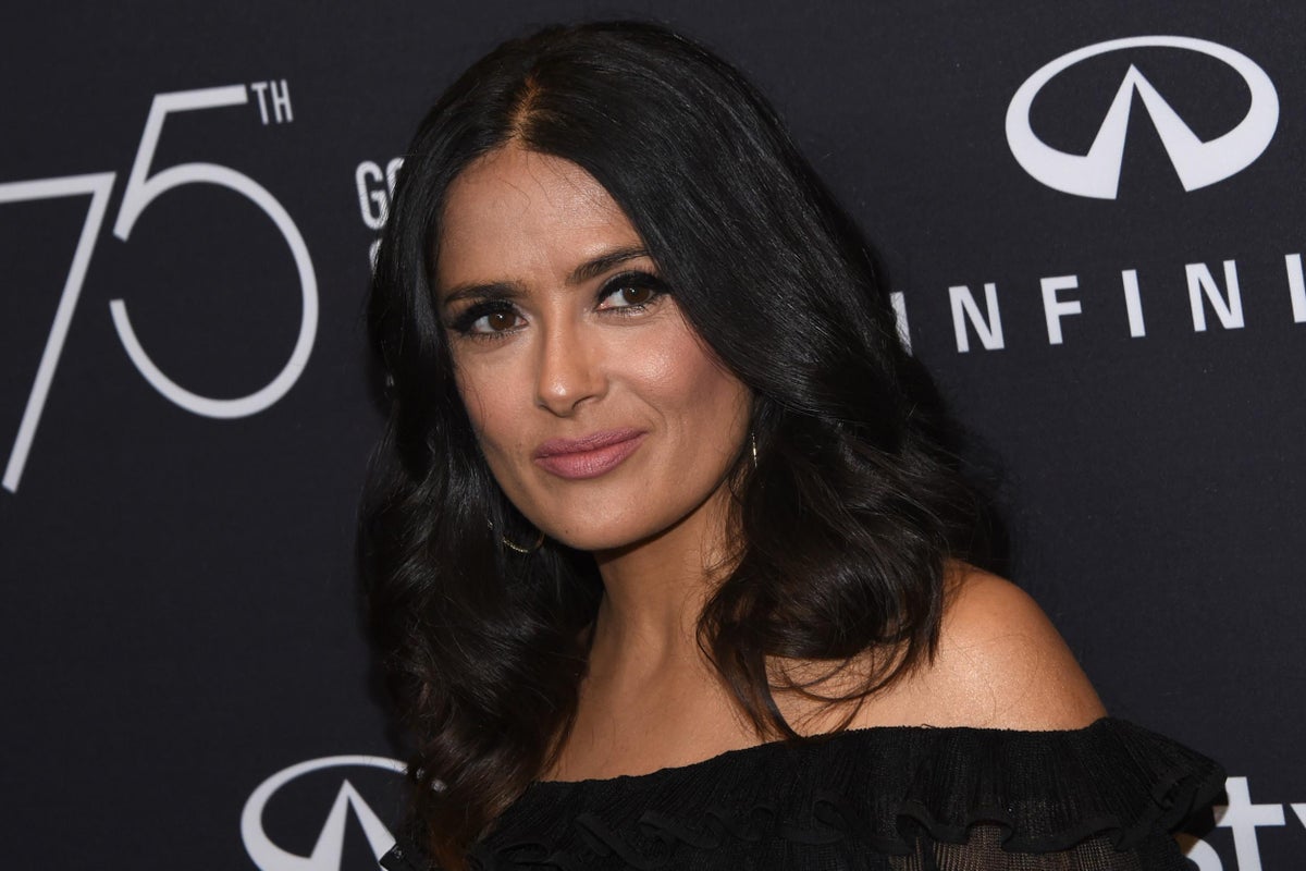 alicia bundy recommends salma hayek lesbian kiss pic