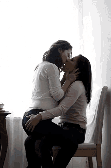 Best of Super hot lesbians kissing