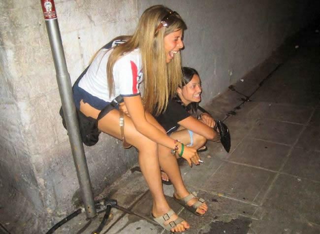 Best of Teen girls peeing in public