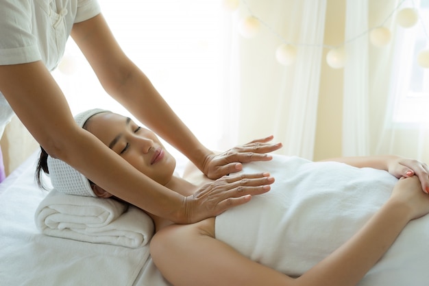 courtney becerra recommends Women Getting Full Body Massage