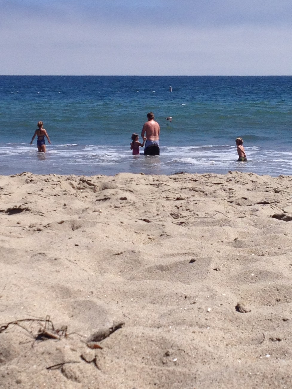 caleb spoon share women peeing on beach photos