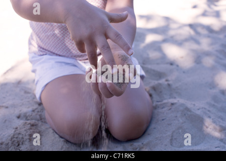 cara wallace recommends women peeing on beach pic